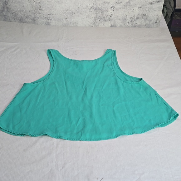 Ambiance Apparel green crop top - Picture 3 of 3